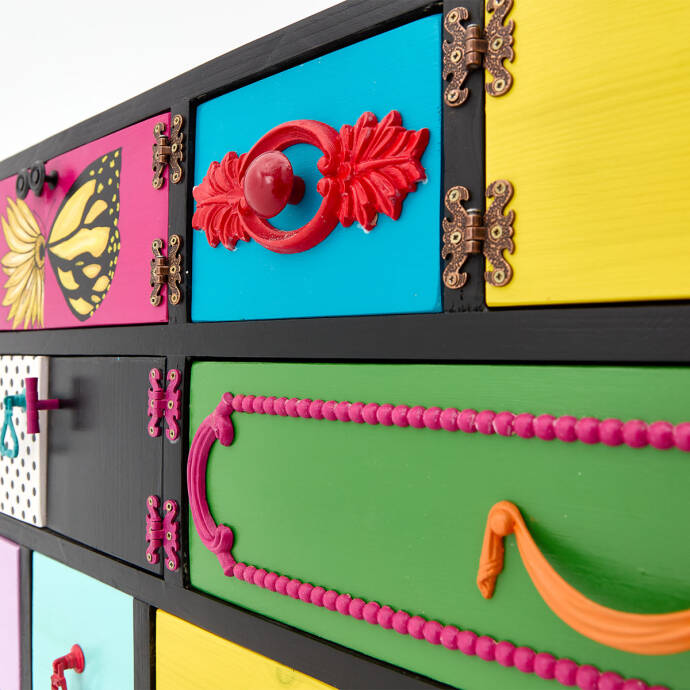 El Boyaması Dört Katlı Masif Konsol - 9