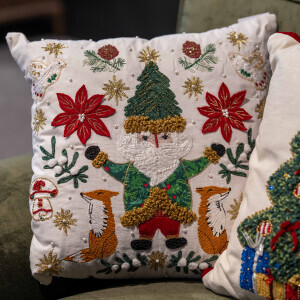 İşlemeli Noel Baba Figürü Kırlent 45X45 - 2