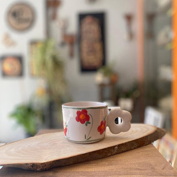 Kırmızı Çiçekli Kupa - 3