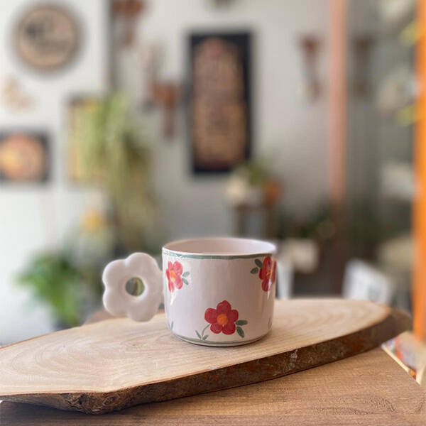 Kırmızı Çiçekli Kupa - 1