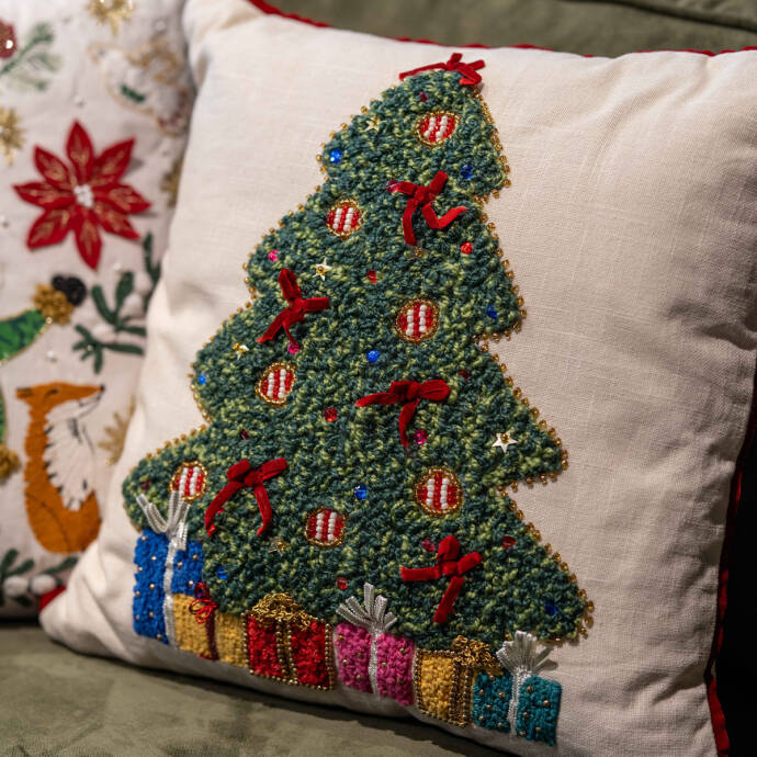 Yılbaşı Çam Ağacı Figürü Kırlent 45X45 - 2